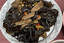 泡椒木耳炒猪肝的做法