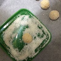 蛋白椰蓉球的做法图解5