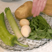 快手网红美食：东北饭包，一个鸡蛋一勺酱，好吃就是这个味的做法图解1