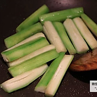 节气调理 | 祛湿又美味的丝瓜烩虾仁的做法图解3