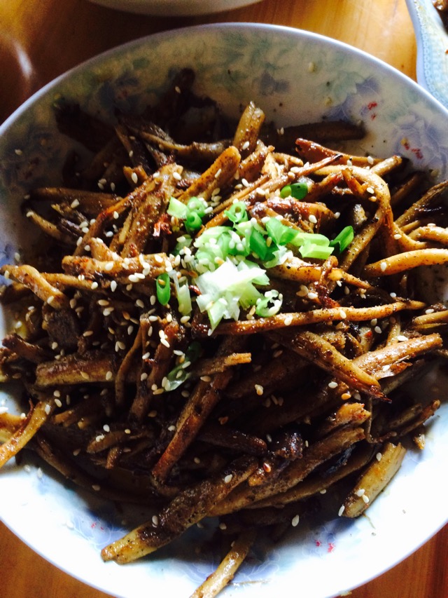 Tea tree mushroom with salt and pepper