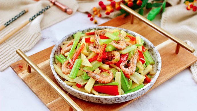 芹菜土豆红虾小炒