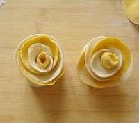 双色玫瑰花卷的做法图解6