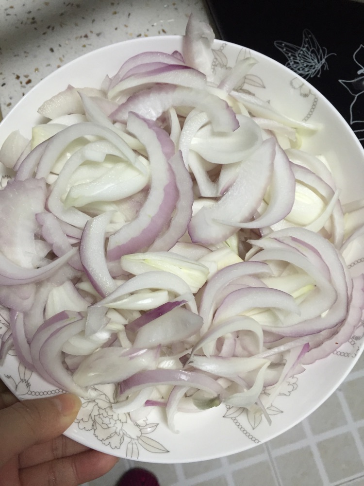 洋葱肥肉卷的做法图解1