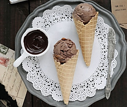 巧克力杏干冰淇淋的做法