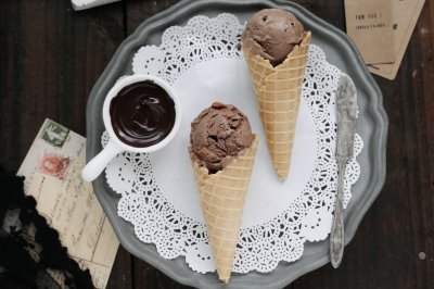 巧克力杏干冰淇淋