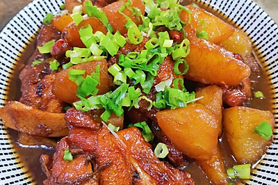 红烧鸡翅根炖土豆