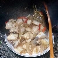 妈妈味道之酸菜焖鱼的做法图解10