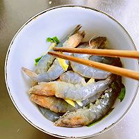 #冬季滋补花样吃法#咸蛋黄焗虾的做法图解5