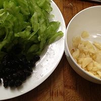 推荐一道节后减肥菜----四味豆豉苦瓜的做法图解2