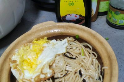 飘香四溢葱油拌面