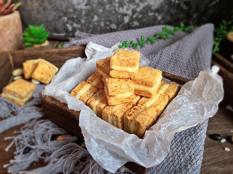 拉丝牛轧咸蛋黄酥的做法