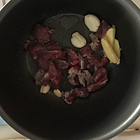 萝卜烧牛肉的做法图解2