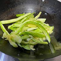 #葱伴侣豆瓣酱能蘸善炒#这么做西葫芦太好吃了-酱炒西葫芦的做法图解4