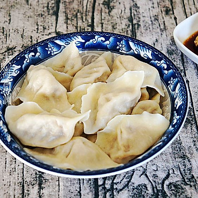 东北名小吃~酸菜猪肉馅水饺