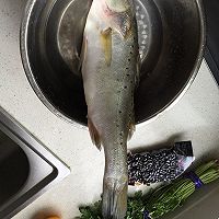 豆豉香烤鱼的做法图解1