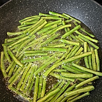 家常菜茄子豆角的做法图解3