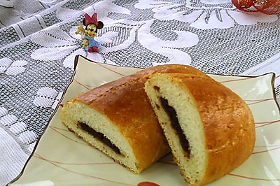 枣泥豆沙鲜奶面包
