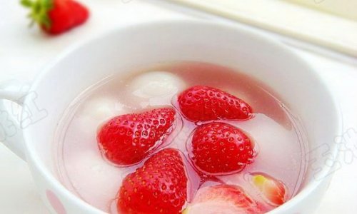 草莓汤圆糖水的做法