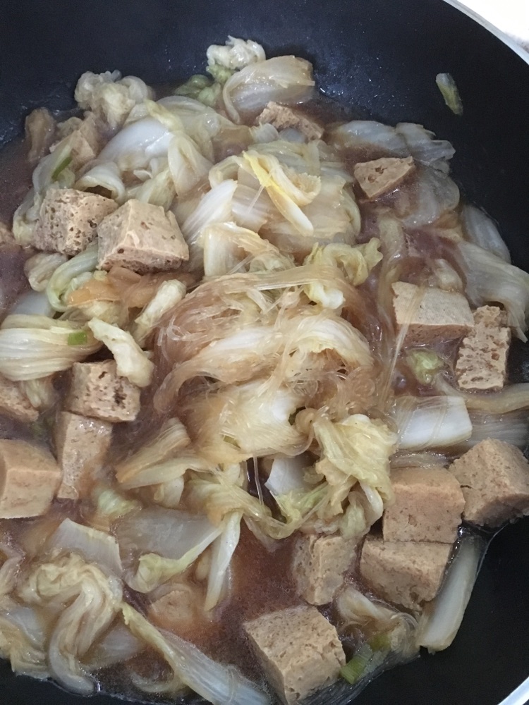 东北白菜炖冻豆腐粉丝的做法图解7