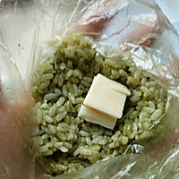 春天中的一抹绿色#豆果食尚达人计划#芝心抹茶饭团的做法图解2