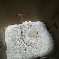 超软牛奶吐司（面包机版）的做法图解1