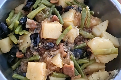 土豆豇豆木耳粉条炒肉