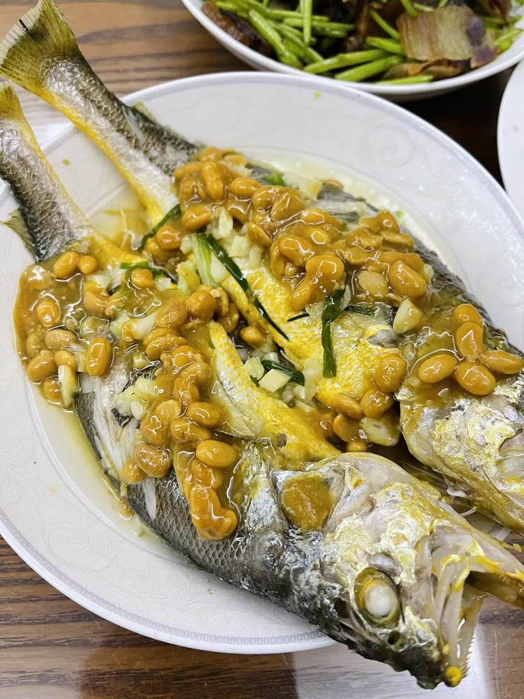 普宁豆酱蒸黄鱼的做法