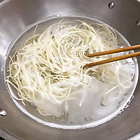 一人份的豚骨拉面的做法图解3