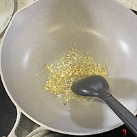 蒜炒迷迭香扇贝的做法图解2