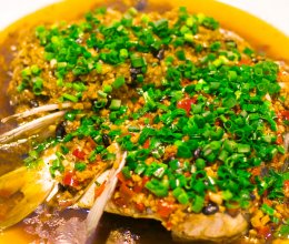 剁椒鱼头，最正宗的做法，8分钟出锅，比饭店好吃一百倍，简单易的做法