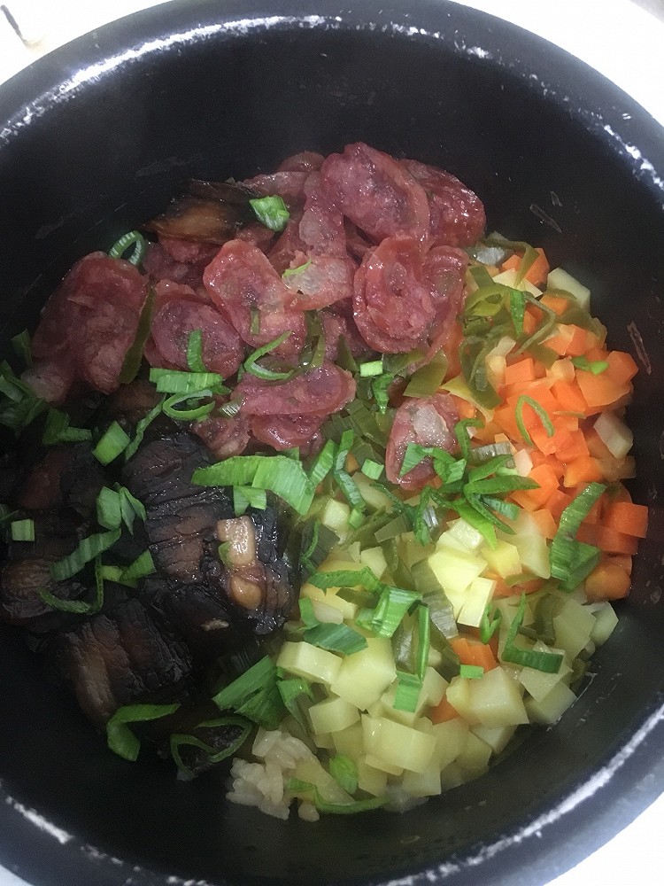 双拼腊味饭的做法