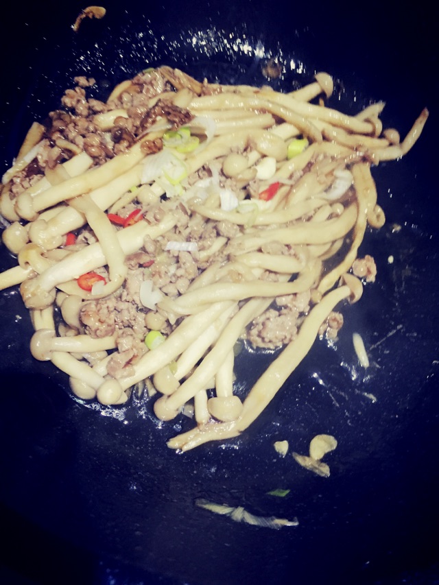 肉沫海鲜菇的做法图解9