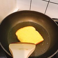 #餐桌上的春日限定#牛油果滑蛋虾仁吐司的做法图解4