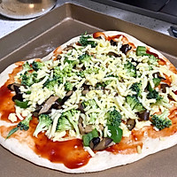 #硬核菜谱制作人#菌菇西兰花脆底披萨的做法图解8