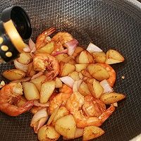 红烧鲜虾炖土豆的做法图解6