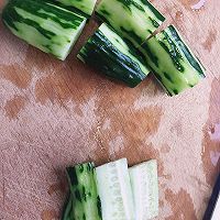 黄瓜炒鸡蛋的做法图解2