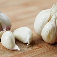 一人食的秋日时光，吃饭少不了一道开胃小菜凉拌木耳的做法图解2