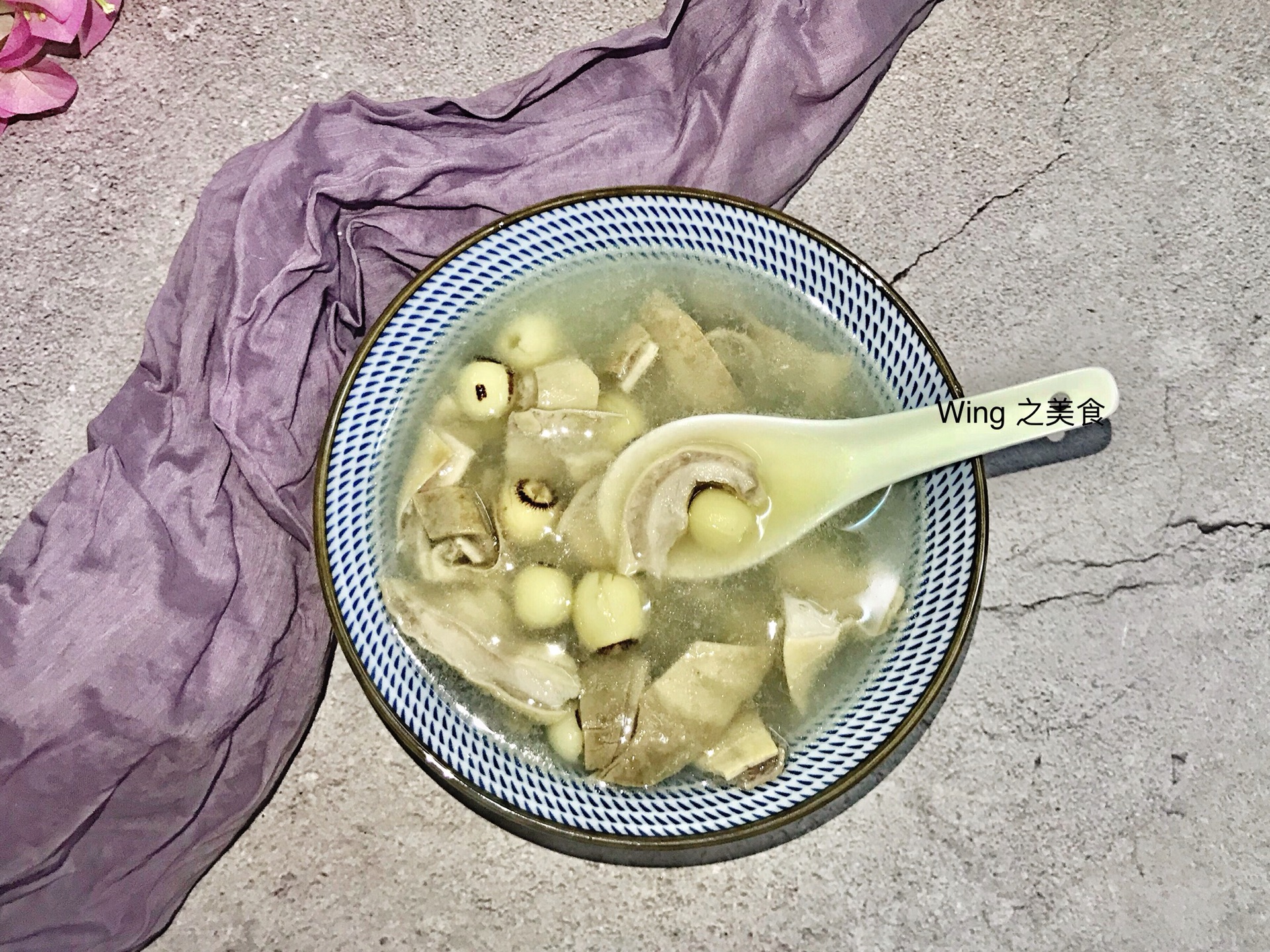 胡椒莲子猪肚汤