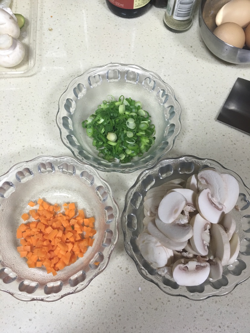牛肉蘑菇芝士蛋饼的做法图解3