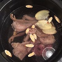 细火慢炖：清炖乳鸽汤的做法图解3