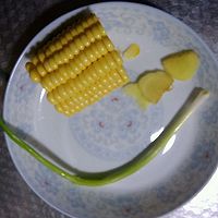 莲藕玉米排骨汤的做法图解3