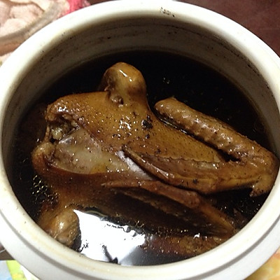 乌鸡白凤丸炖乳鸽