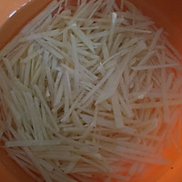 家常酸辣土豆丝的做法图解2
