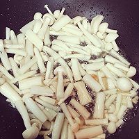 泡菜菌菇豆腐汤的做法图解3