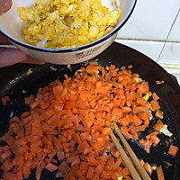 蛋炒饭的简单做法的做法图解4