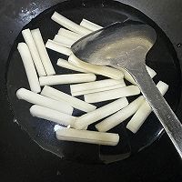 #名厨汁味正当夏#梭子蟹炒年糕 家常做法 美味又简单的做法图解2