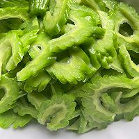 清炒苦瓜的做法图解3
