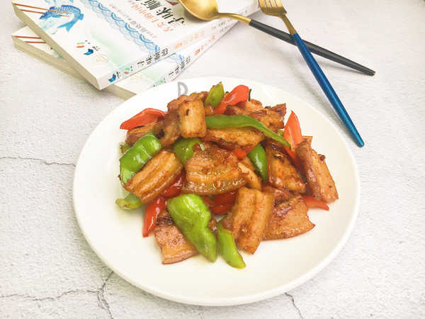 五花肉炒辣椒