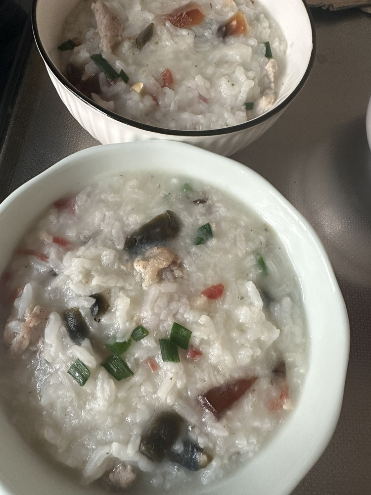 皮蛋瘦肉粥的做法